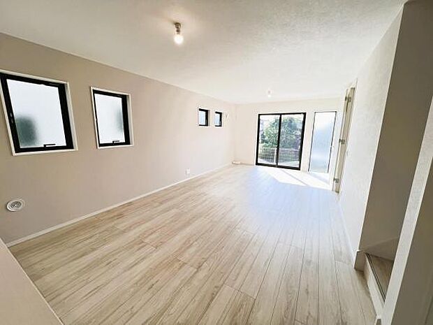 家族団らんの場所としてゆったりと居心地の良いリビングです。