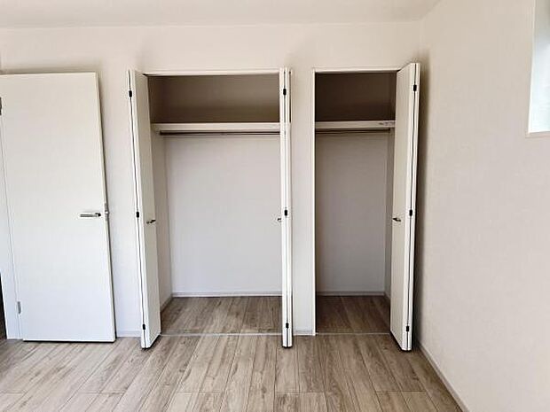 いつでもお部屋をスッキリお使い頂ける収納スペースを設置。