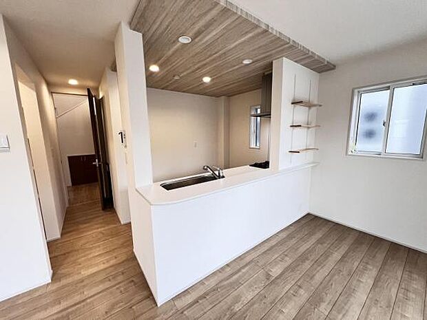 ご家族の温かい時間を演出するダイニングスペースです。