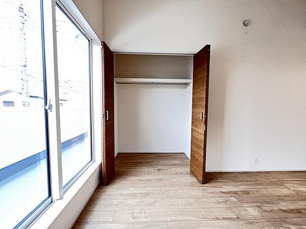 いつでもお部屋をスッキリお使い頂ける収納スペースを設置。