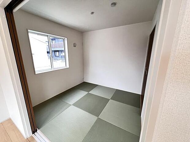 和室スペースです。畳のお部屋は寛げる空間ですね。