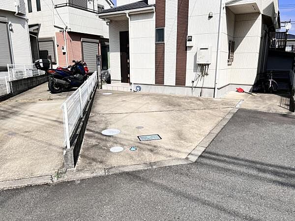 駐車場ももちろん完備しておりますのでお車所有の方にも心強いです。