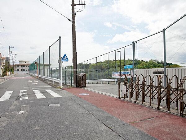 綾瀬市立北の台中学校まで約350m（徒歩5分）