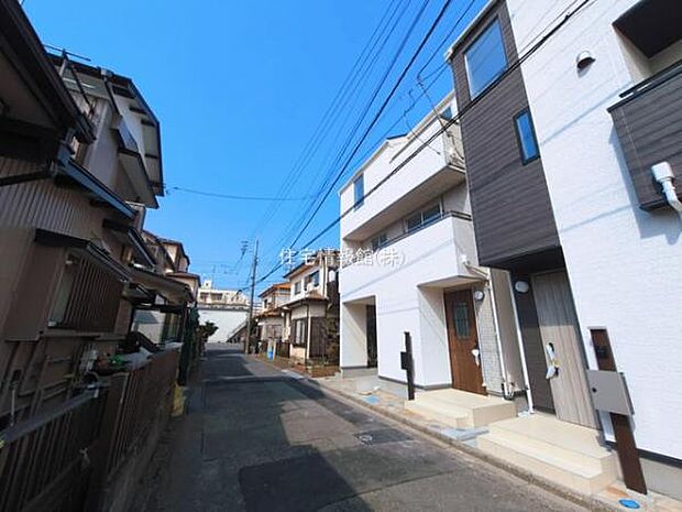 前面道路を含めた現地写真です。