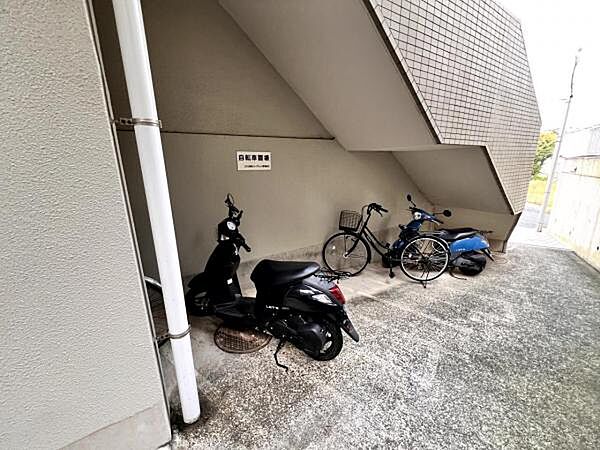 敷地内の駐輪場です。
