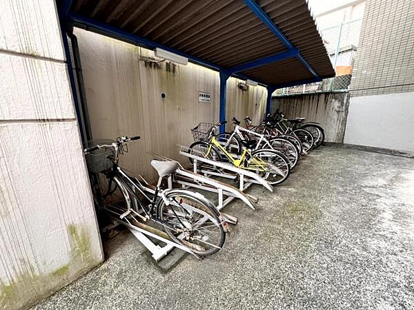 敷地内の駐輪場です。