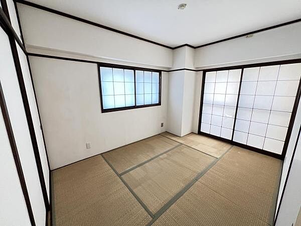 和室スペースです。畳のお部屋は寛げる空間ですね。