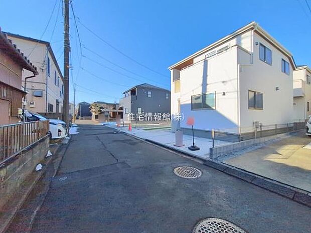 前面道路を含めた現地写真です。