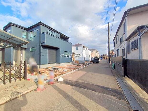 前面道路を含めた現地写真です。