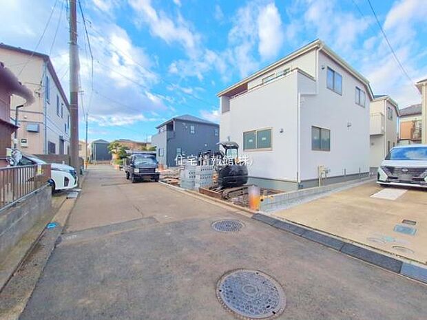 前面道路を含めた現地写真です。