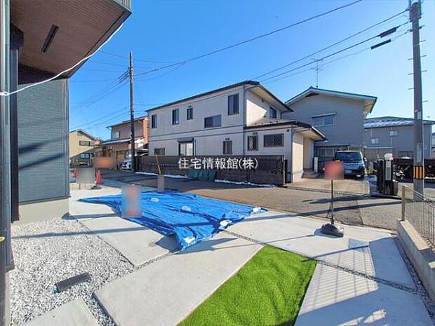 前面道路を含めた現地写真です。