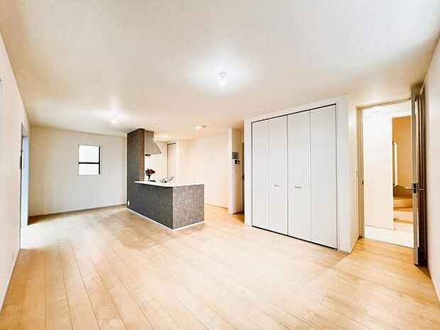 家族団らんの場所としてゆったりと居心地の良いリビングです。