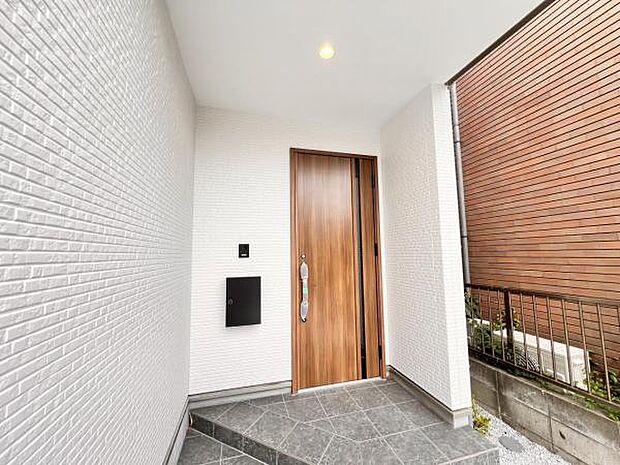 いつも気持ちよくご家族を迎えられる玄関です。