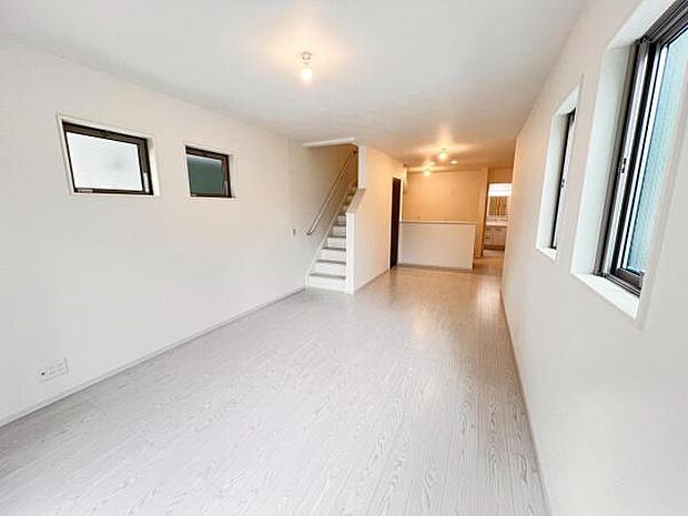 家族団らんの場所としてゆったりと居心地の良いリビングです。