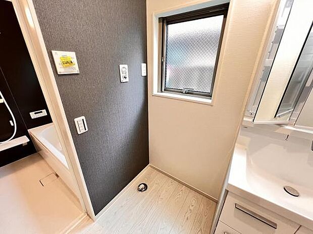 お天気を気にせずお洗濯ができ、室内干し可能です。