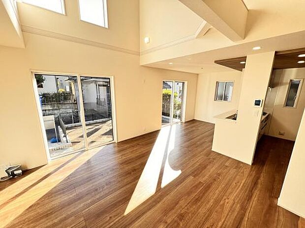 リビングダイニングになります。ご家族そろっての素敵な空間になりそうですね。