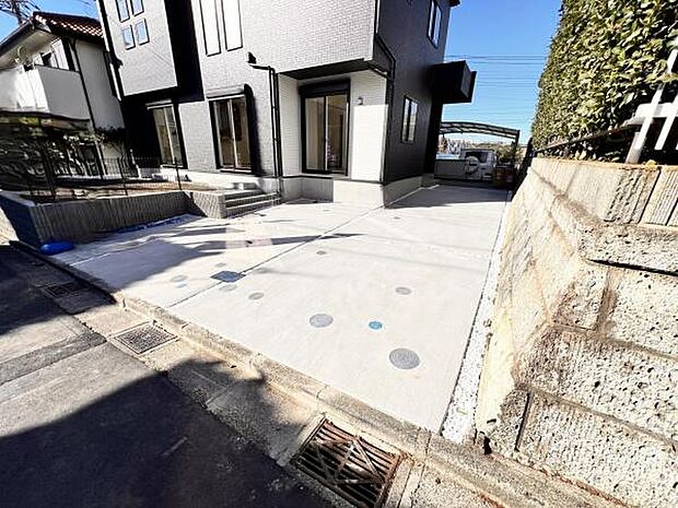 駐車場ももちろん完備しておりますのでお車所有の方にも心強いです。