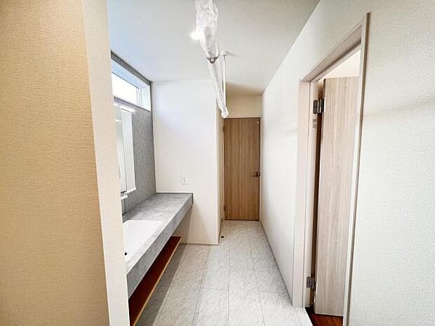 脱衣所は小さなお子様がいるご家庭にも重宝されます。