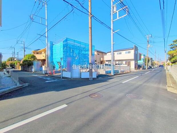 前面道路を含めた現地写真です。