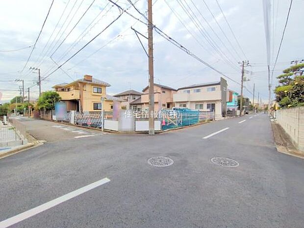 前面道路を含めた現地写真です。