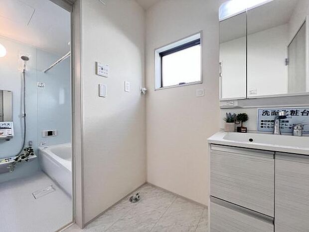 お天気を気にせずお洗濯ができ、室内干し可能です。