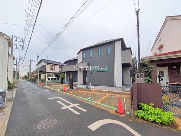 前面道路を含めた現地写真です。