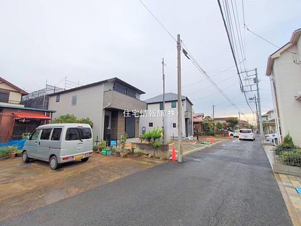 前面道路を含めた現地写真です。