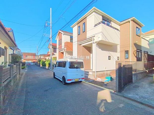 前面道路を含めた現地写真です。