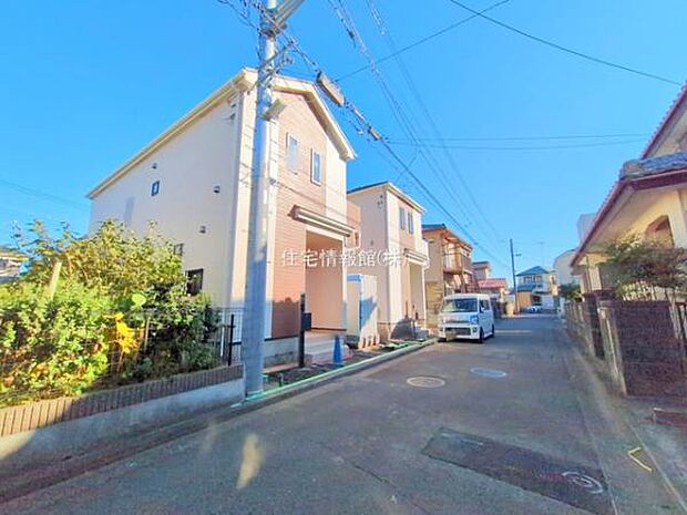 前面道路を含めた現地写真です。