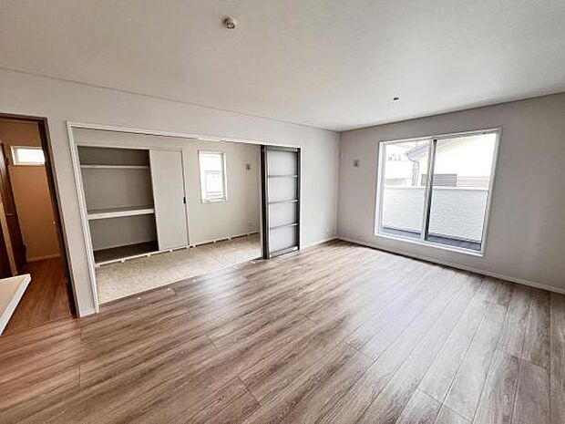 リビングダイニングになります。ご家族そろっての素敵な空間になりそうですね。