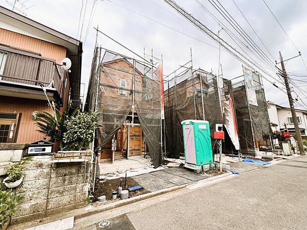 前面道路を含めた現地写真です。