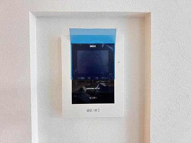 訪問者を確認できるTVモニター付きインターフォンです。