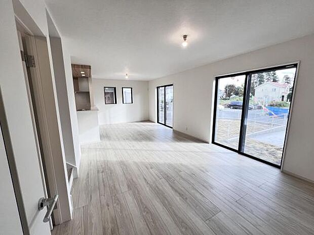 リビングダイニングになります。ご家族そろっての素敵な空間になりそうですね。