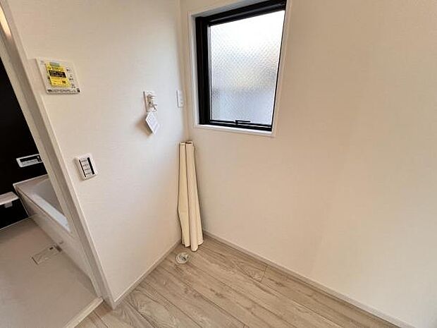 お天気を気にせずお洗濯ができ、室内干し可能です。