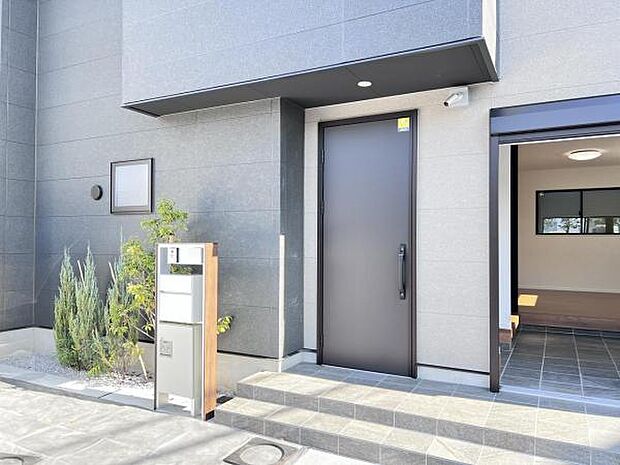 いつも気持ちよくご家族を迎えられる玄関です。