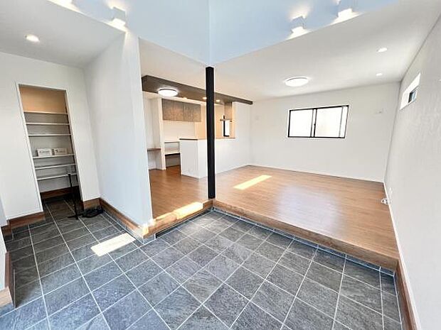 ご家族の温かい時間を演出するダイニングスペースです。