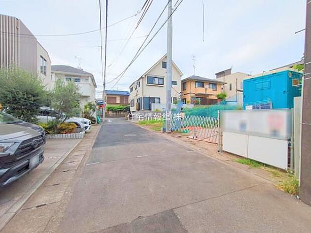 前面道路を含めた現地写真です。