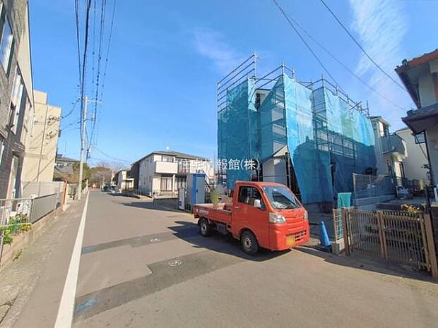 前面道路を含めた現地写真です。