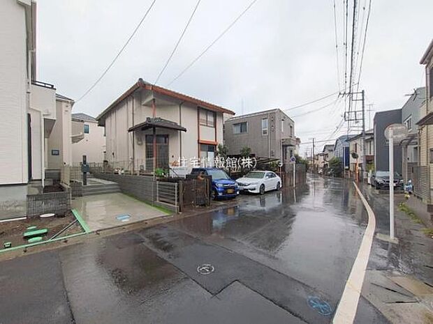 前面道路を含めた現地写真です。