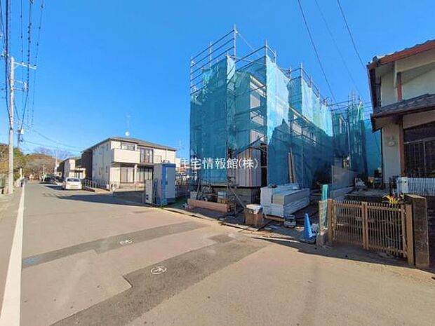 前面道路を含めた現地写真です。