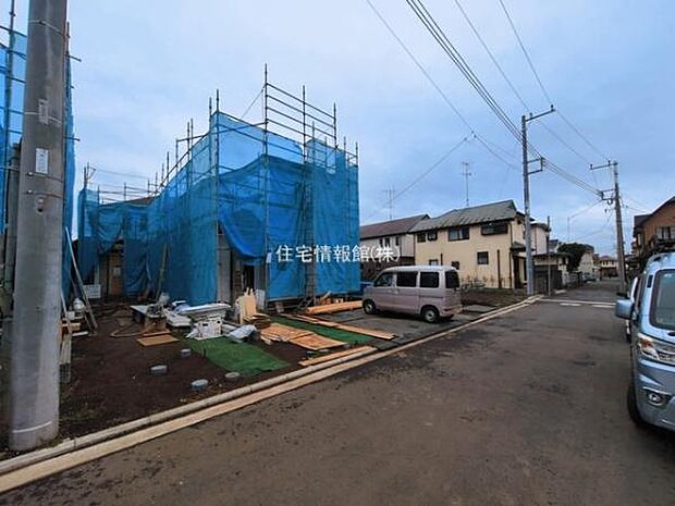 前面道路を含めた現地写真です。