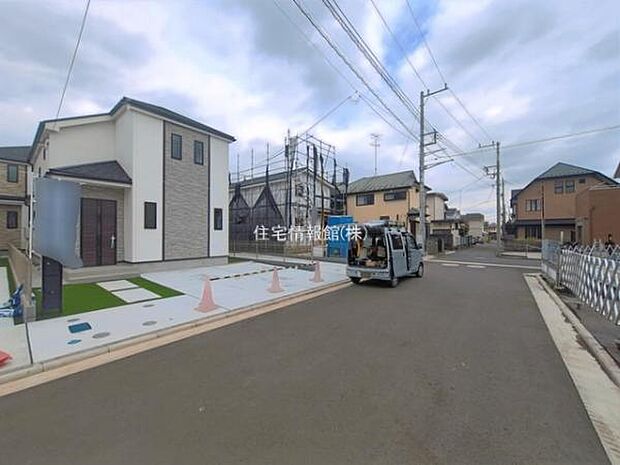 前面道路を含めた現地写真です。