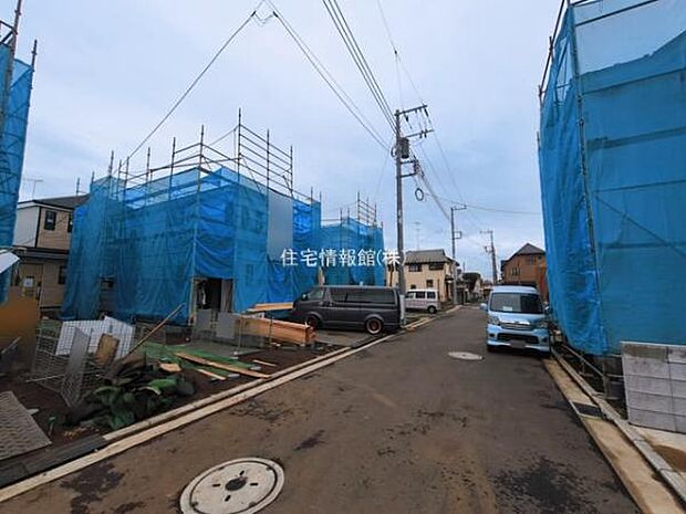 前面道路を含めた現地写真です。