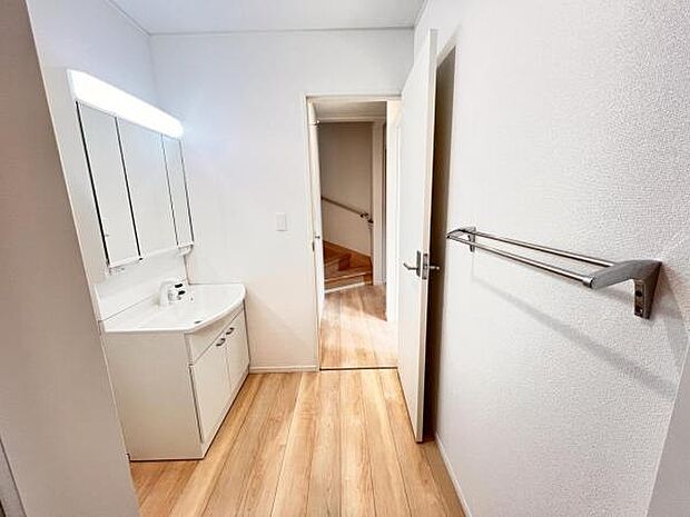 脱衣所は小さなお子様がいるご家庭にも重宝されます。