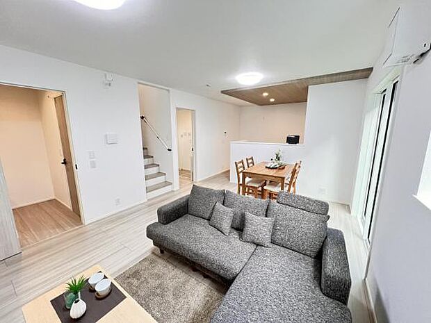 家族団らんの場所としてゆったりと居心地の良いリビングです。