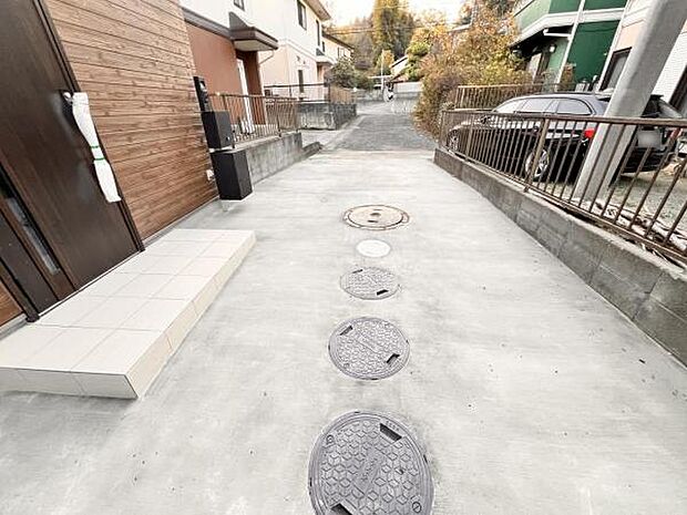 駐車場ももちろん完備しておりますのでお車所有の方にも心強いです。