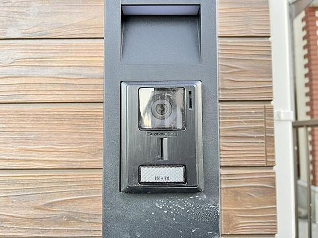訪問者を確認できるTVモニター付きインターフォンです。