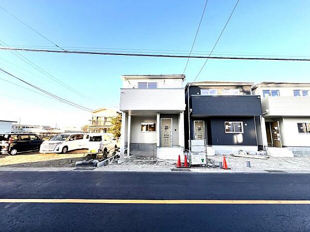 前面道路を含めた現地写真です。