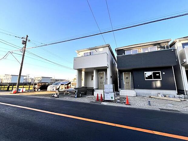 前面道路を含めた現地写真です。