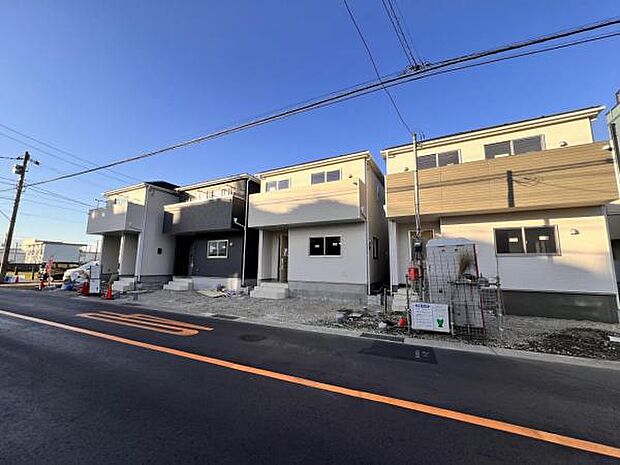 前面道路を含めた現地写真です。